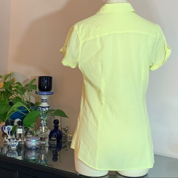 Eddie Bauer shaped fit lemon button-down top - Picture 2 of 5
